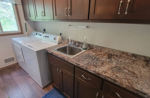Rochester House | Spacious, Relaxing, 5 Bedroom Home near Mayo Clinic in Rochester, MN.