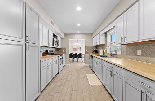 Bay Crest Park House | Spacious & Relaxing Tampa Escape w/Heated Pool, Minigolf, Firepit