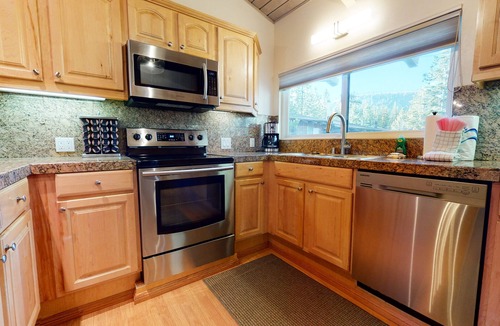 Mammoth Lakes Condo | Spacious Remodeled Home, Family Favorite, Near The Village, On-Site Pool
