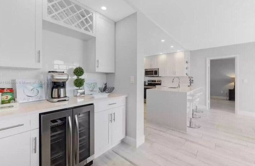 Plantation Key Apartment | Spacious & Remodeled condo w/sunset views!