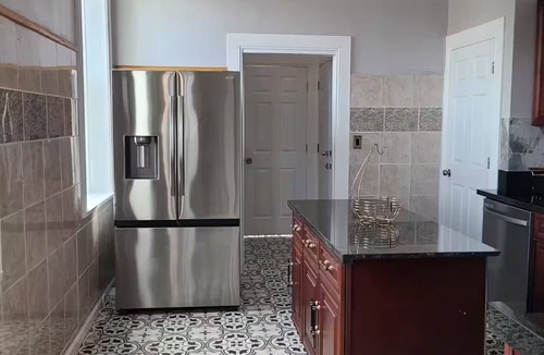 The Gap Apartment | Spacious & Renovated 3BR/2BA Full Kitchen. Steps from McCormick Place & the Loop