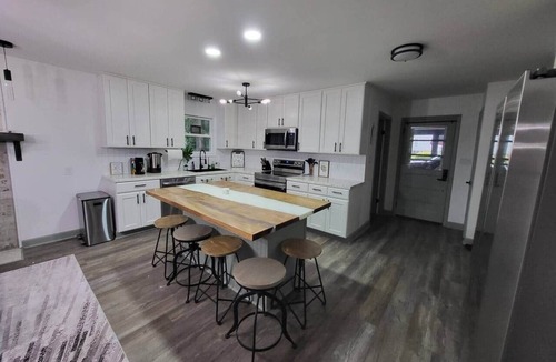 Kannapolis House | Spacious Renovated 5 bedroom Retreat near I-85