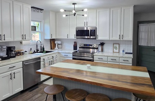 Kannapolis House | Spacious Renovated 5 bedroom Retreat near I-85