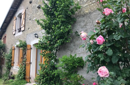 Autrepierre Cottage | Spacious Renovated Cottage with Garden, EV Charger, Near Major Attractions