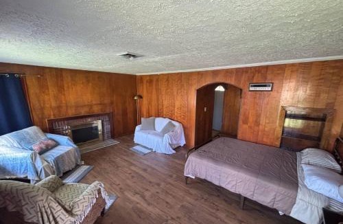 Middlesboro Villa | Spacious Renovated Ranch Retreat - Tackett Creek