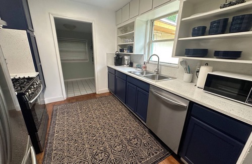 Tallahassee House | Spacious, renovated 4BR minutes from FSU, the stadium, Midtown, and downtown.