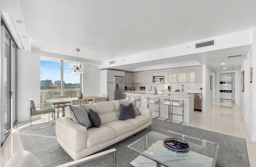 Hallandale Beach Condo | Spacious Resort Condo: Modern Comforts & Miami Vibes - 25 min to MAJOR INTERNATIONAL SPORTING EVENT!