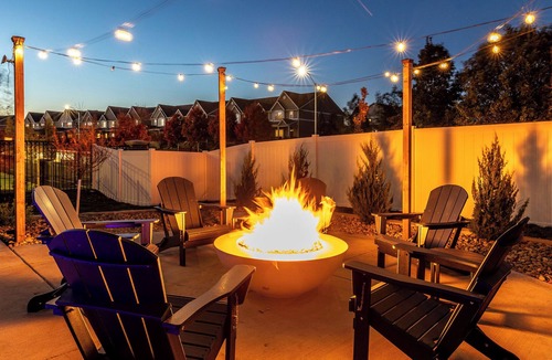 West Des Moines House | Spacious Resort w/Pool/Hot tub/Firepit/Ardade/BBQ/Walk to mall and restaurants