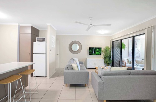 Cairns North Apartment | Spacious Retreat with Courtyard & Resort Pool