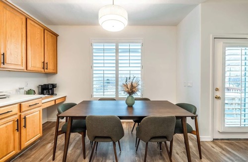 Draper House | Spacious Retreat - Game Room, Theatre, Sauna, BBQ