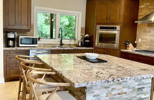 Tiny House | Spacious Retreat in the Pines Walk to Georgian Bay Beaches