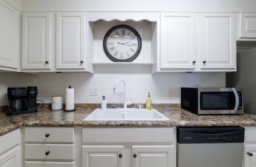 Vestavia Hills Apartment | Spacious Retreat Minutes from Samford
