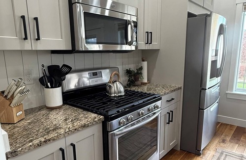 Smithfield House | Spacious retreat, sleeps 18 guests comfortably, theater and game room