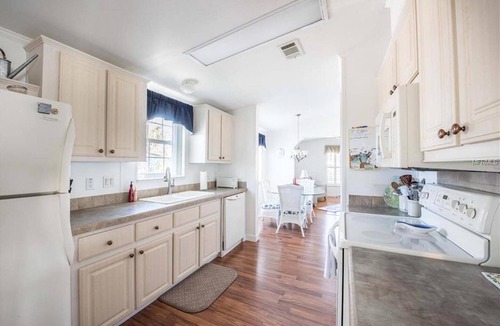 Maple Leaf House | Spacious Retreat with Tons of Activities! - Over 55 Only