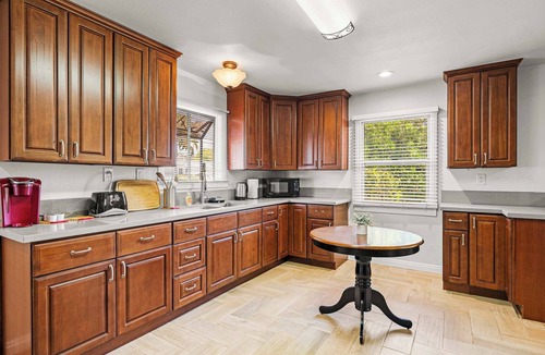 East Pasadena House | Spacious Retreat w Large Kitchen & Outdoor Patio