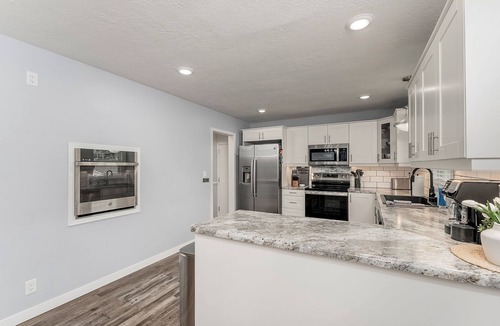 Sioux Falls House | Spacious Retreat with a Hot Tub and Theater Room