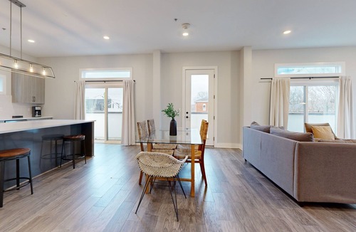 Chestnut Hill Condo | Spacious river-view condo with fast Wi-Fi, perfectly located near downtown