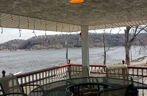 Winfield Cabin | Spacious Riverfront Perch/Easy Access to St.Charles less than 1 Hr to St. Louis