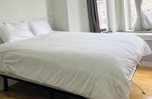 Brooklyn Apartment | Spacious room 20 mins from Manhattan