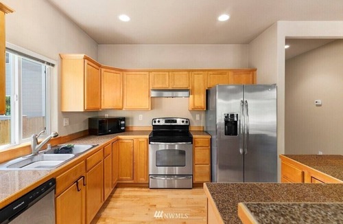 West Lake Stevens House | Spacious room for rent in tranquil house in lovely Lake Stevens