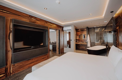 Rio Cuarto Hotel | Spacious Room Ideal for Exploring Nearby Attractions | 2 Pools, Free Breakfast