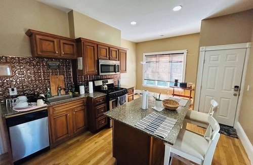Federal Hill House | Spacious room in Federal Hill near Downtown