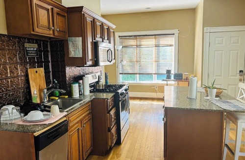 Federal Hill House | Spacious room in Federal Hill near Downtown