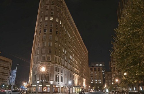 Downtown Boston Hotel | Spacious Room Perfect For Boston Stay | Right off Boston Theater District