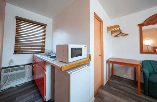 Madras Apartment | Spacious Room w/Private Bathroom Perfect for Adventurers Near Parks