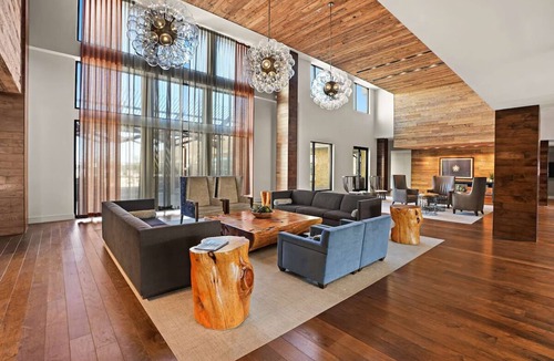 Bee Cave Hotel | Spacious Room w/Relaxing Outdoor Pool, Rooftop Bar, & Modern Amenities