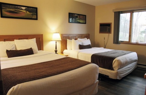Iron Mountain Hotel | Spacious Room with On-site Dining and Indoor Pool - Ideal for Families