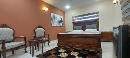 Gulshan-e-Iqbal House | Spacious Rooms on 1st Floor Gulshan e Iqbal BLK7