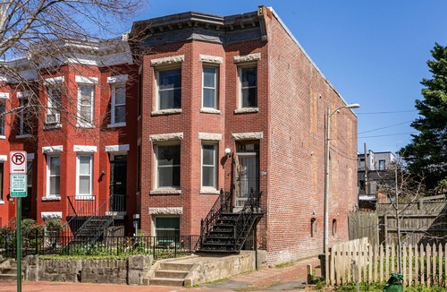 Stanton Park House | Spacious rowhome steps from the Capitol!