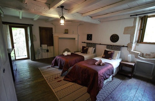 Nonac House | Spacious rural get-away with pool & yoga studio. Perfect for family groups