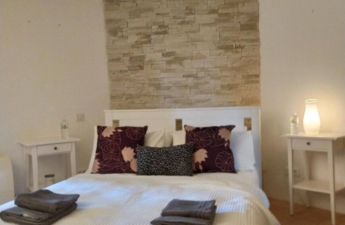 Nonac House | Spacious rural get-away with pool & yoga studio. Perfect for family groups