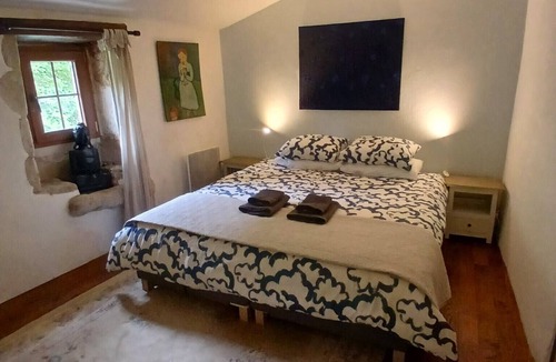 Nonac House | Spacious rural get-away with pool & yoga studio. Perfect for family groups