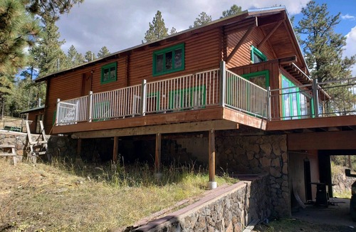 Greer Cabin | Spacious Rustic Log Cabin