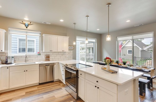 Spearfish Cottage | Spacious, Rustic Spearfish Home: Walk to Downtown!