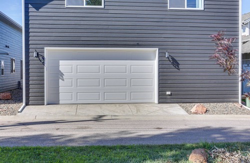 Spearfish Cottage | Spacious, Rustic Spearfish Home: Walk to Downtown!