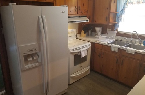 Albany House | SPACIOUS SAFE LONG TERM STAY HOME CLOSE TO HOSPITAL, MALL, & RESTAURANTS!