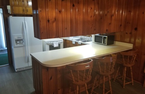 Albany House | SPACIOUS SAFE LONG TERM STAY HOME CLOSE TO HOSPITAL, MALL, & RESTAURANTS!
