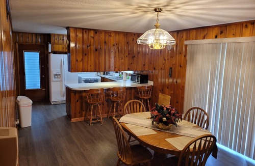 Albany House | SPACIOUS SAFE LONG TERM STAY HOME CLOSE TO HOSPITAL, MALL, & RESTAURANTS!