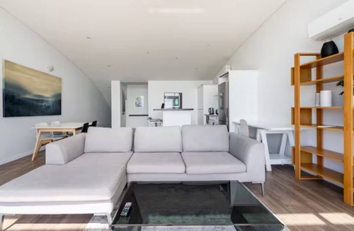 Auckland Central Business District Apartment | Spacious Sanctuary With Spectacular Harbour Views!