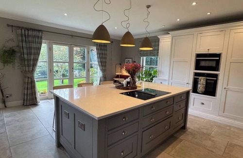 West Linton House | Spacious Scottish Borders House with Hot Tub