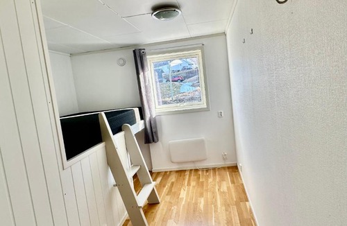 Sorreisa Municipality Apartment | Spacious seaside apartment with balcony