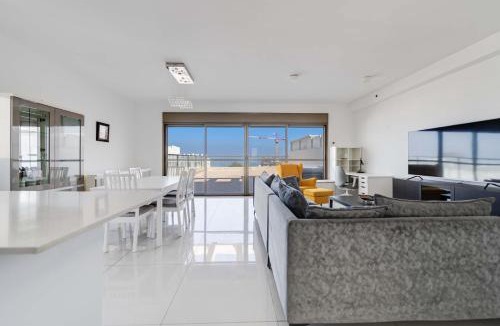 Ashdod Apartment | Spacious Sea-View Penthouse + Big Balconies