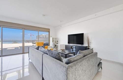 Ashdod Apartment | Spacious Sea-View Penthouse + Big Balconies