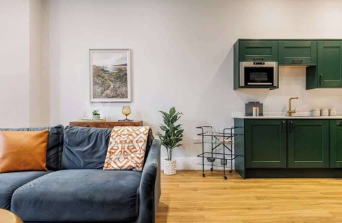 West Cliff Apartment | Spacious Seaside 2-Bed Apt w/Free Gym & Parking