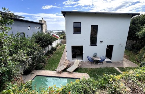 Muizenberg House | Spacious Seaside Escape - Pool,Fireplace,Great view