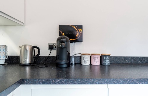 Bournemouth House | Spacious Seaside Home in Peaceful Coastal Setting - 5 Minutes Walk to the Beach